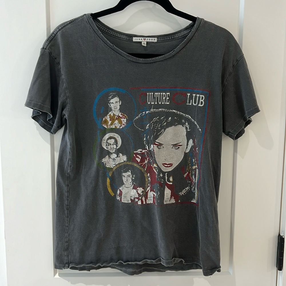 Graphic tee